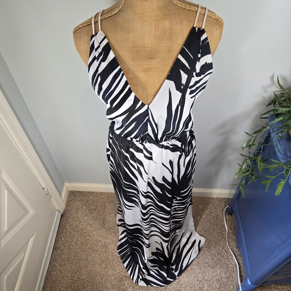 V-Neck Long Dress Black & White Palm Print Sz 4 H&M